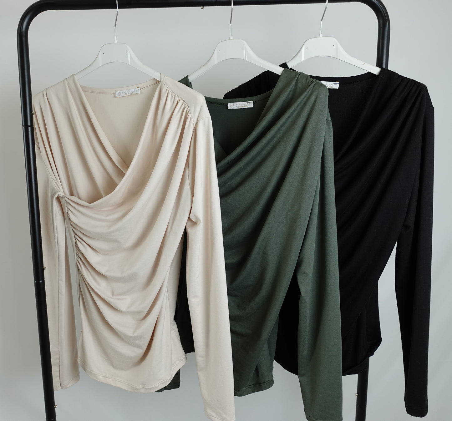 Langarmshirt Defne mit Drapierungen in Schwarz