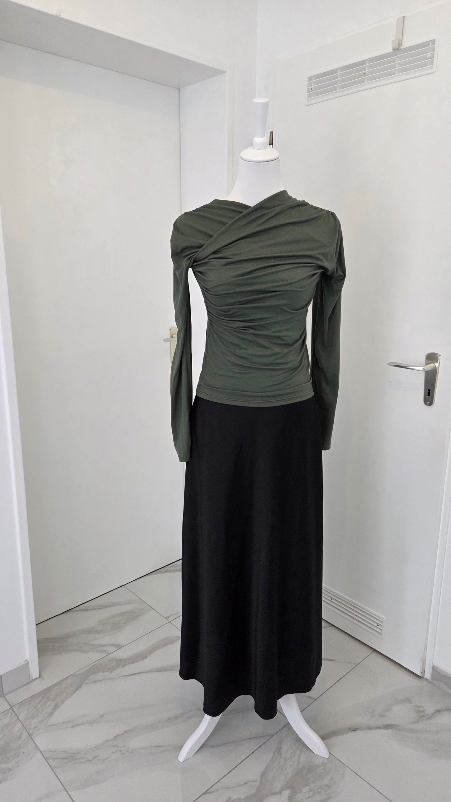 Langarmshirt Defne mit Drapierungen in Olive