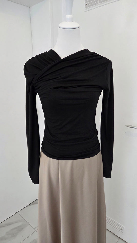 Langarmshirt Defne mit Drapierungen in Schwarz