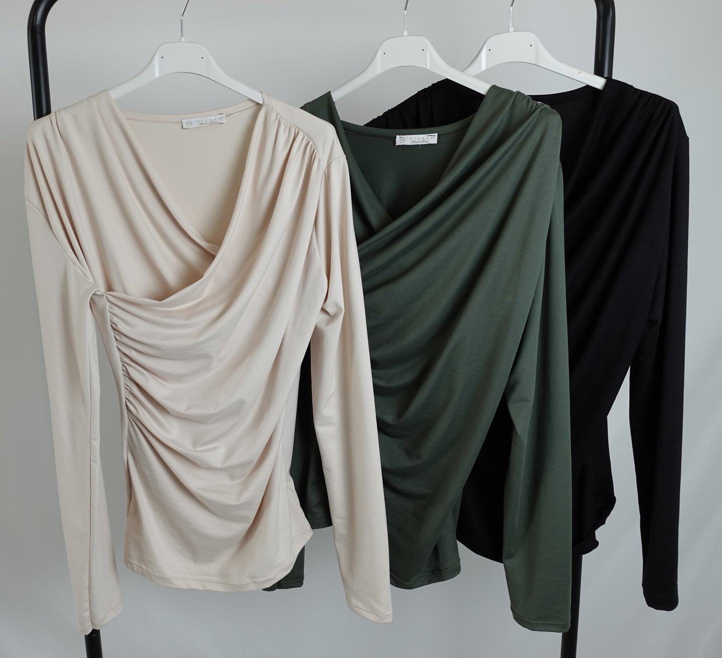 Langarmshirt Defne mit Drapierungen in Schwarz